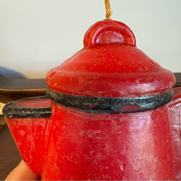 VINTAGE RED TEA KETTLE shaped CANDLE - Picture 5 of 8